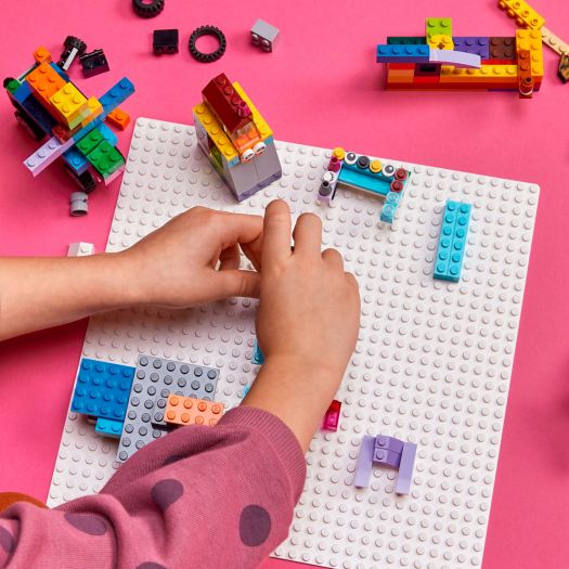 Конструктор LEGO Classic Біла базова пластина 11026   замовити