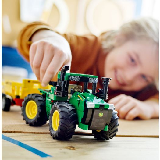 Конструктор LEGO Technic John Deere 9620R 4WD Tractor 42136  купити