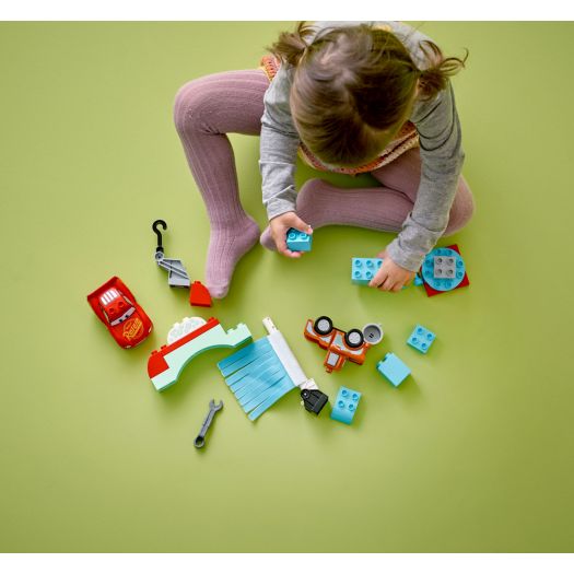 Конструктор LEGO Duplo Розваги Блискавки МакКвіна й Сирника на автомийці 10996  купити