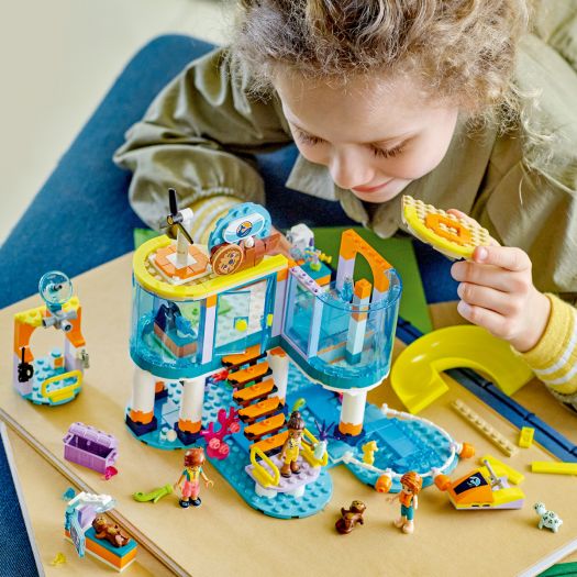 Конструктор LEGO Friends Морський рятувальний центр 41736   замовити