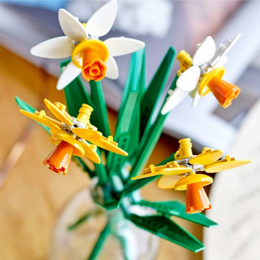 Конструктор LEGO Botanicals Нарциси 40747  купити