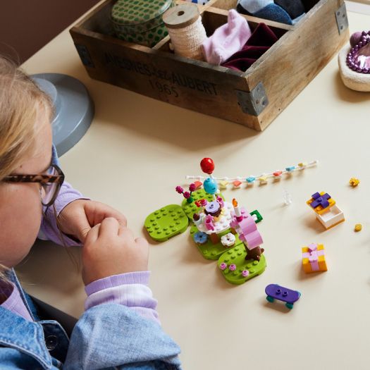 Конструктор LEGO Animal Crossing Вечірка з нагоди дня народження Julian 77046   замовити