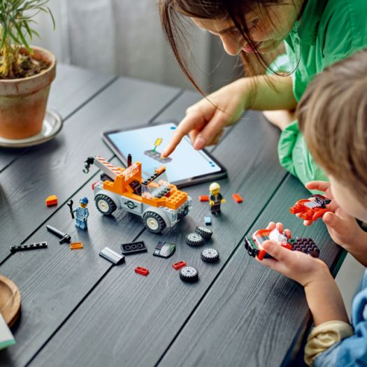 Конструктор LEGO City Евакуатор і ремонт спортивних авто 60435   замовити