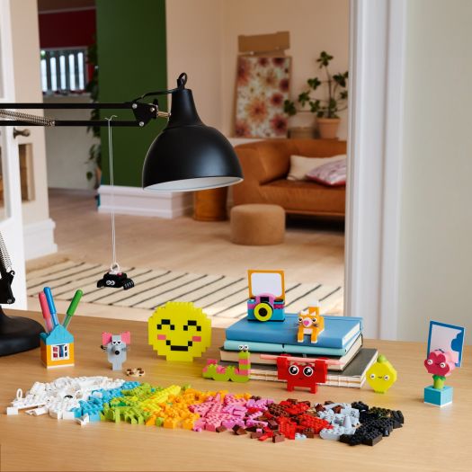 Конструктор LEGO Classic Щасливий творчий набір 11042   замовити