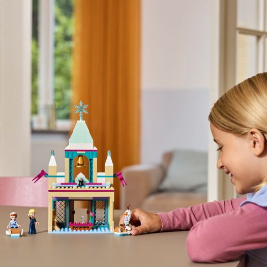 Конструктор LEGO Disney Princess Замерзлий замок в королівстві Ерендел 43265  купити