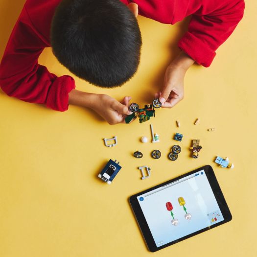 Конструктор LEGO City Літак проти лікарняного ліжка Набір для перегонів 60459  купити