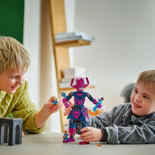 Конструктор LEGO Super Heroes Фантастична четвірка проти Ґалактуса: фігурка для складання 76316   в Україні
