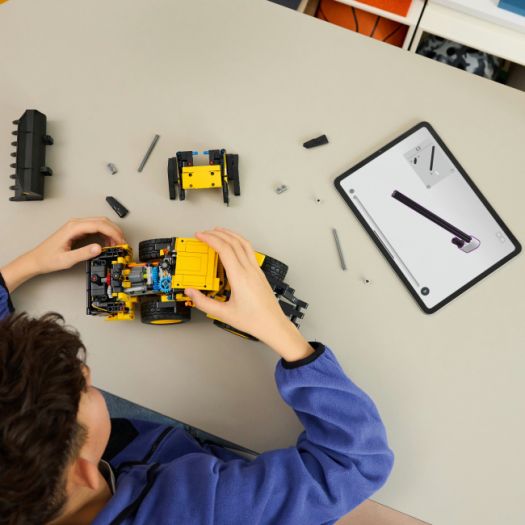 Конструктор LEGO Technic Колісний навантажувач Volvo L120 Electric 42209   в Україні
