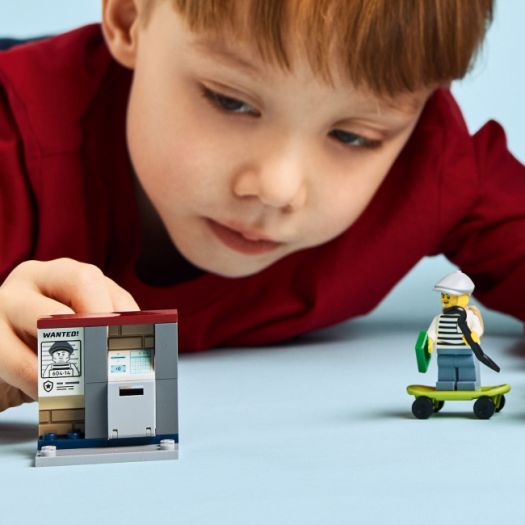 Конструктор LEGO City Переслідування на поліцейському мотоциклі 60455   замовити