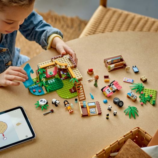 Конструктор LEGO Friends Догляд за тваринами в заповіднику панд 42648   замовити