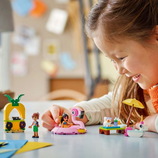 Конструктор LEGO Friends Вечірка єдинорога та фламінго біля басейну 42658  купити